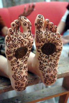 bottom feat henna