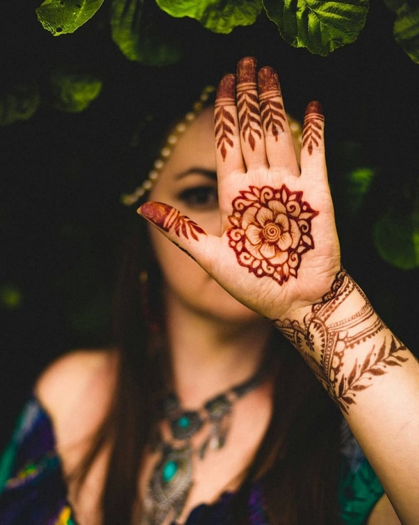 gel extension (design) + half hand henna