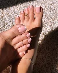 gel polish with clean foot