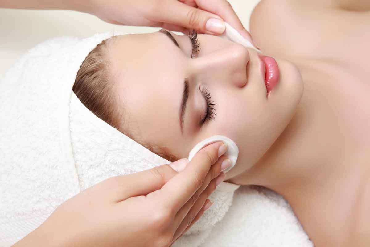 hydro facial with vitamin and collagen