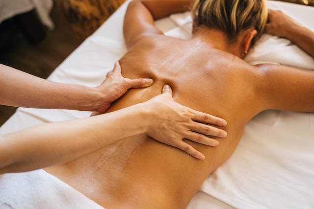 Relaxing body massage with essential oils