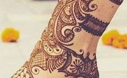 Henna to foot elbow